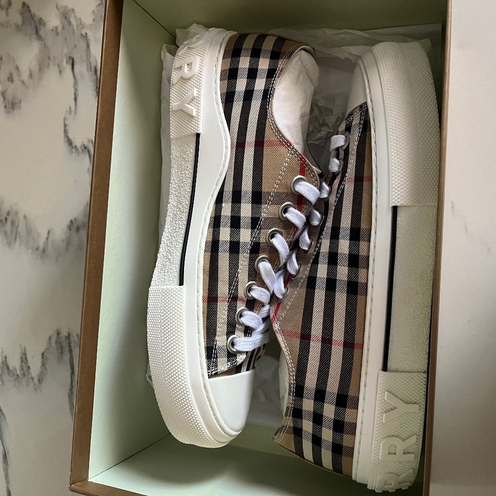 Burberry men shoes